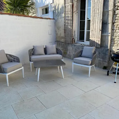 Vakantiehuis Stunning Maison Du Maitre Near Cognac Private Pool